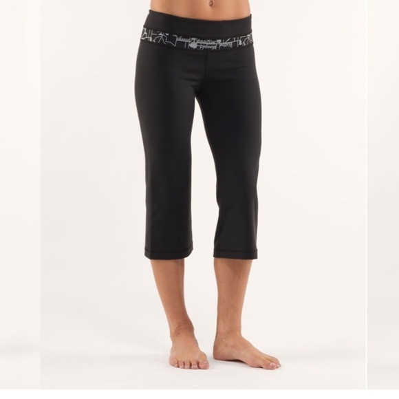Lululemon Groove Crop 6 - Picture 1 of 4